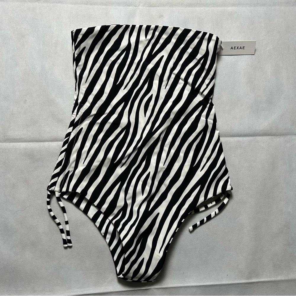AEXAE black and white zebra print strapless ruched side one piece swimsuit NWT